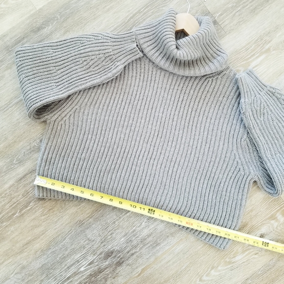 Babaton Aritzia Women's Guell Turtleneck Crop Chunky Knit Wool Sweater Like New - Picture 10 of 16